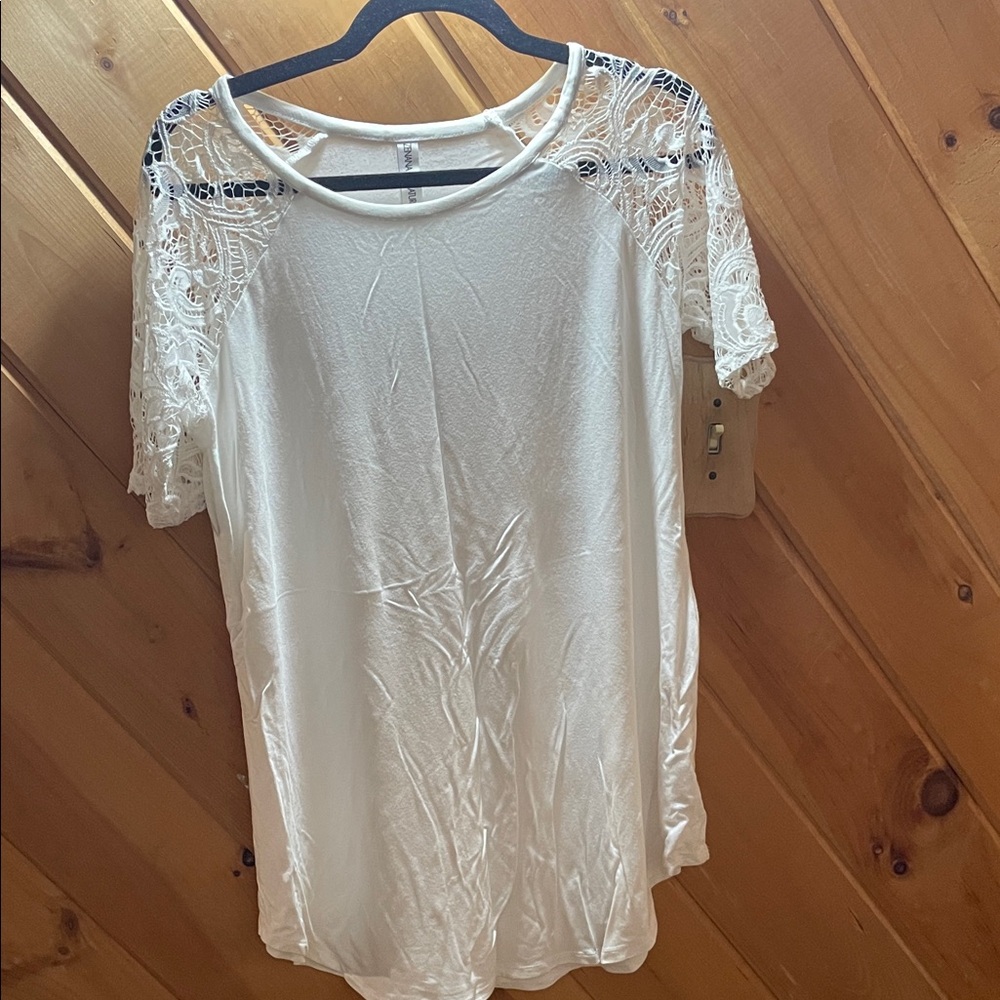 Signature White Lace Sleeve Blouse